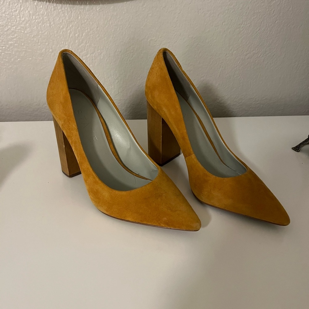 Yellow elegant heels